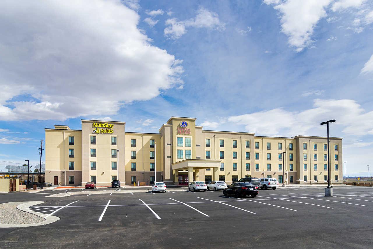 Hotel Comfort Near Downtown DEN