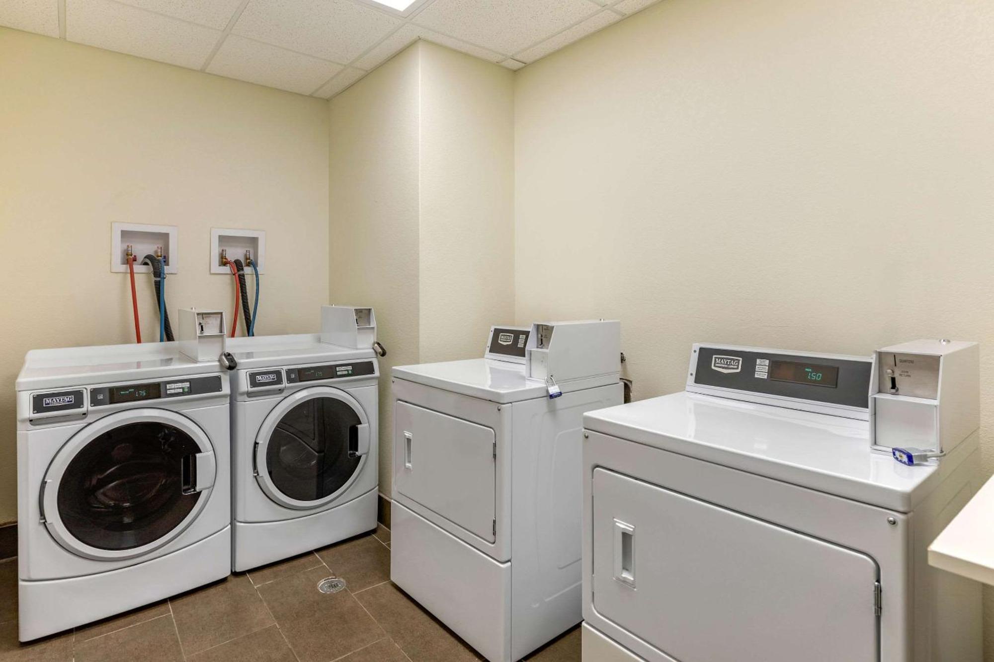 Hotel Comfort Near Downtown DEN