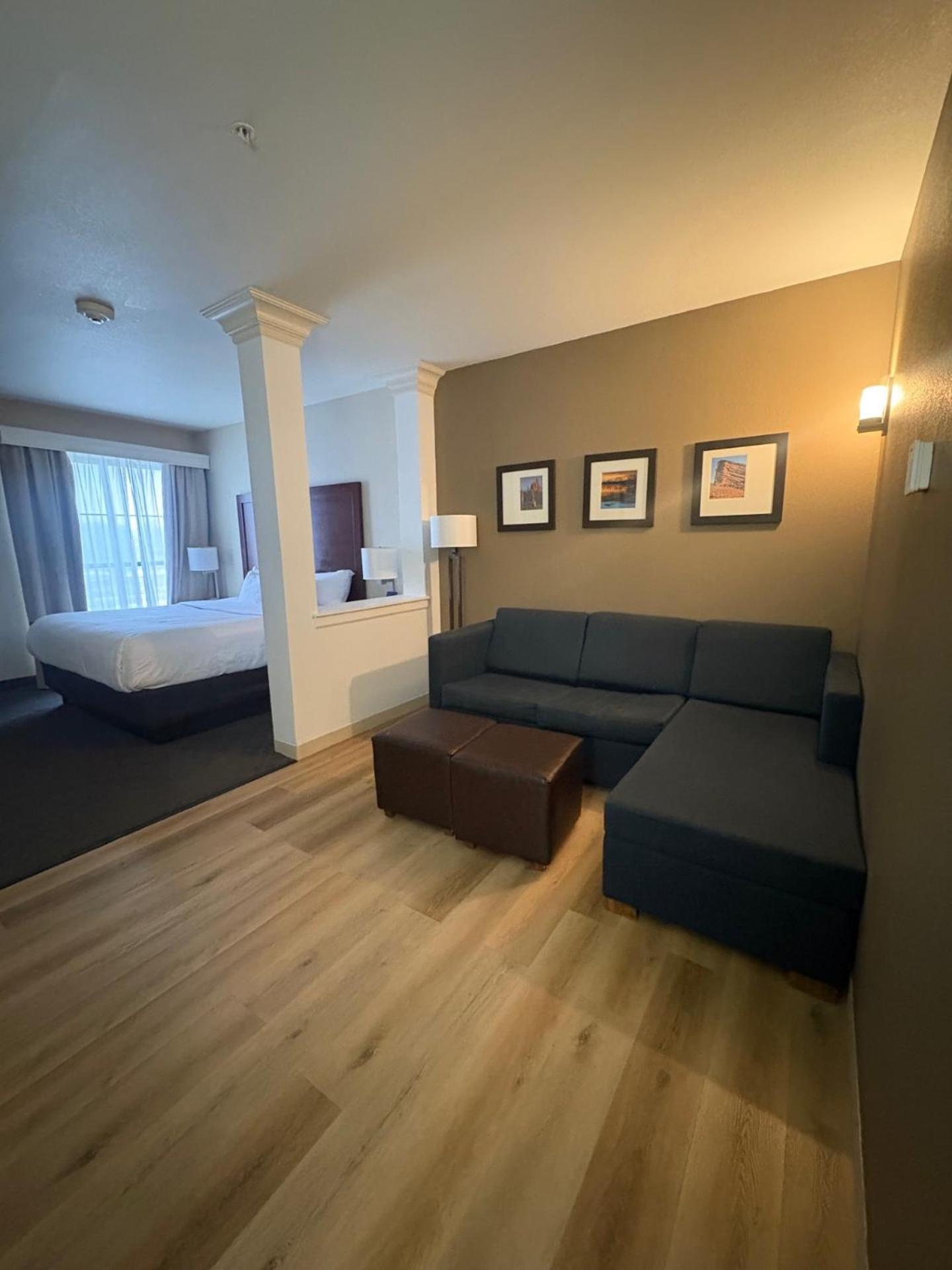 Hotel Comfort Near Downtown DEN